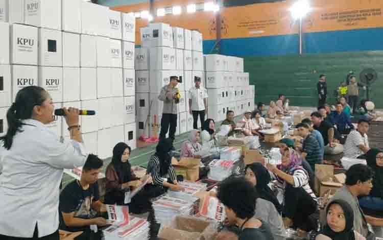 KPU Kapuas Mulai Sortir dan Lipat Surat Suara Pilkada 2024