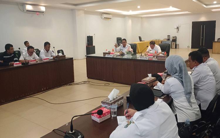 Pj Bupati Kapuas Pimpin Rapat Tindak Lanjut Program CSR Infrastruktur Air Bersih