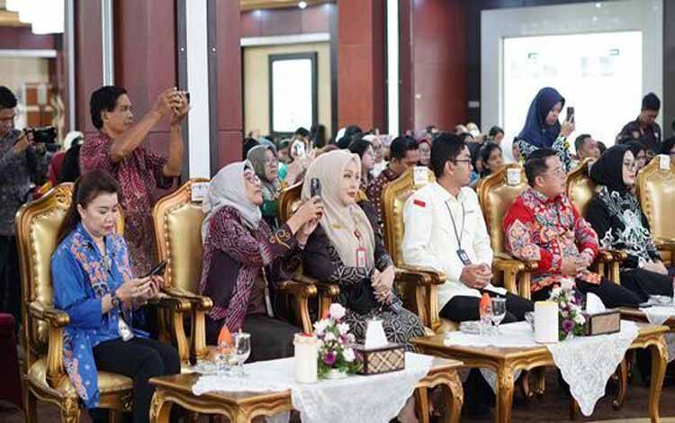 Kadisbudpar Kalteng Dukung Pengembangan Desain Kriya dan Wastra untuk Dorong Daya Saing Produk Lokal