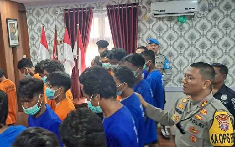 31 Penjarah Buah Sawit Replanting Ditangkap di Kobar, 13 Positif Narkoba