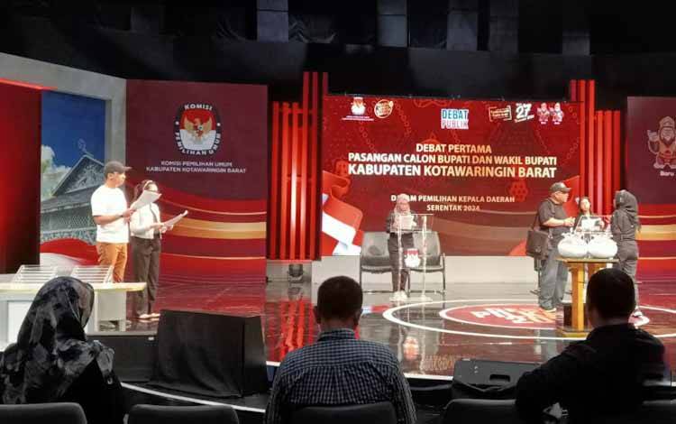 Gladi Resik Digelar Beberapa Jam Jelang Debat Publik Paslon Pilkada Kobar