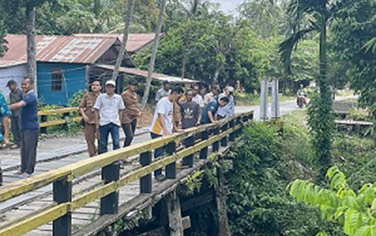 Warga Janjikan Nama Jembatan Hayaping Indra Gunawan jika Terbangun Beton di 2025