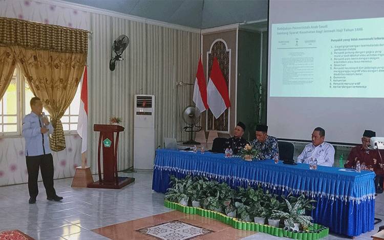 Dinkes Kapuas Sampaikan Pentingnya Menjaga Kesehatan Kepada CJH