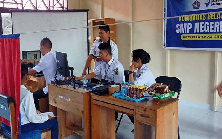 Dukcapil Kapuas Jemput Bola Pembuatan KIA ke Sekolah-Sekolah