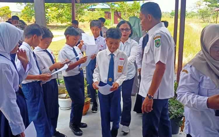 Antusiasme Pelajar SMPN 5 Selat Sambut Layanan Jemput Bola KIA dari Disdukcapil Kapuas