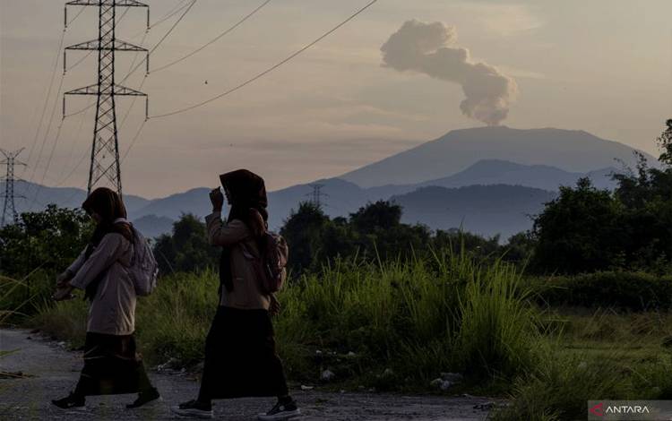 PVMBG Sebut Gas Beracun Marapi Masih Terkonsentrasi di Pusat Letusan
