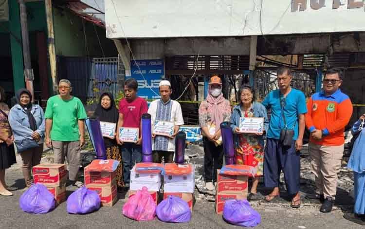 BPBD Kapuas Salurkan Bantuan untuk Warga Terdampak Kebakaran di Jalan Letjend Suprapto