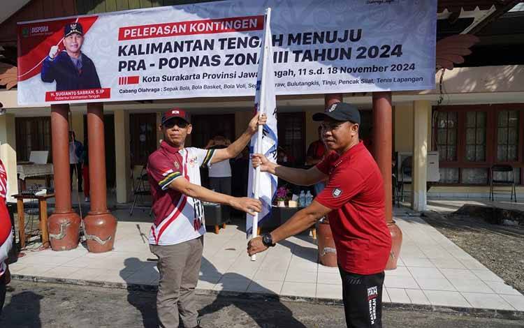 Kadispora Lepas dan Berangkatkan Kontigen Kalteng Menuju Pra POPNAS Zona III
