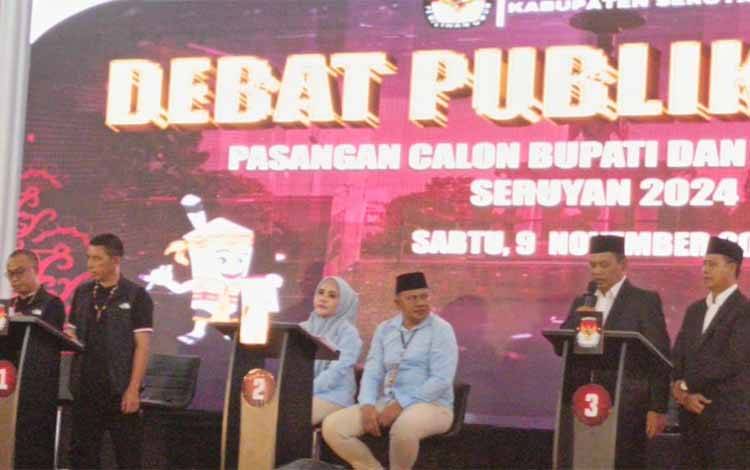 Pasangan Ahmad Selanorwanda-H Supian Paparkan Visi dan Misi di Debat Publik Kedua