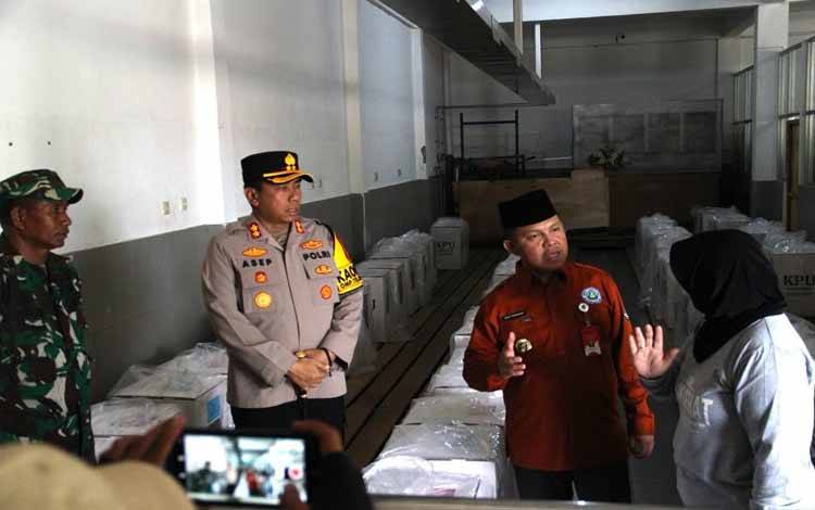 Pj Bupati Barito Selatan Pantau Logistik Pilkada 2024