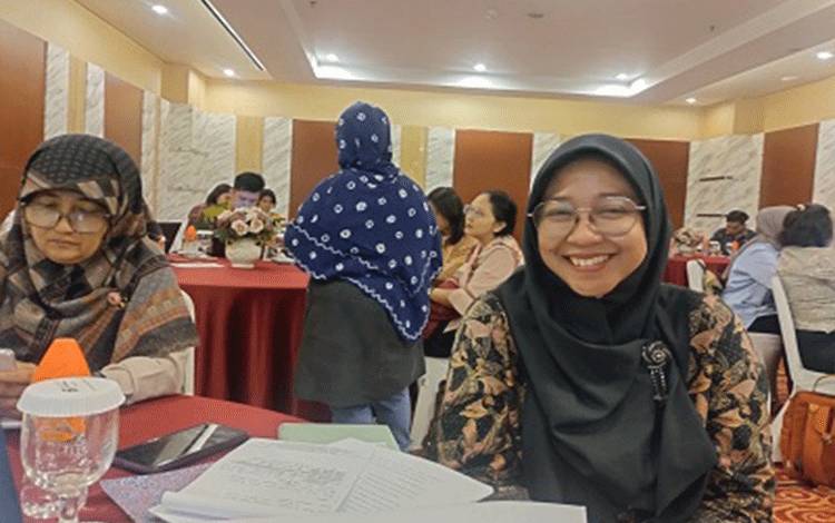 Peserta Lokakarya Penulisan Cerita Anak Dwibahasa Merasa Dihujani Banyak Ilmu