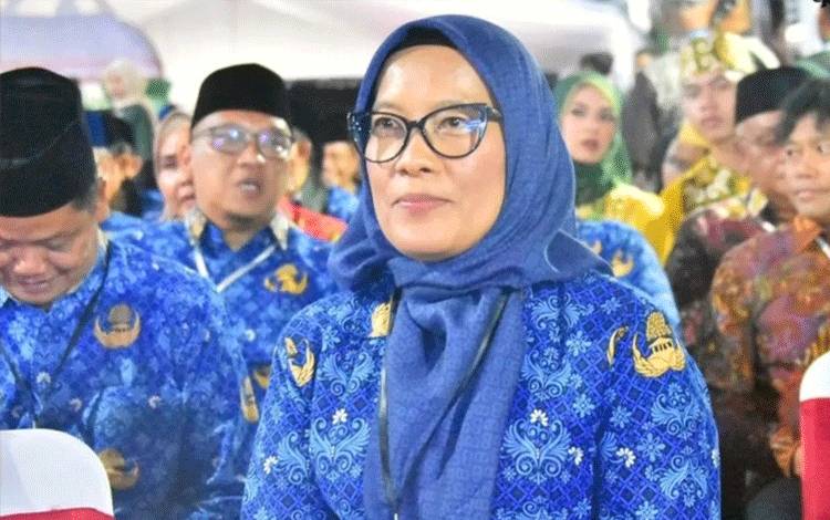 Hera Nugrahayu Ajak Masyarakat Palangka Raya Cegah Banjir dengan Tidak Buang Sampah di Drainase
