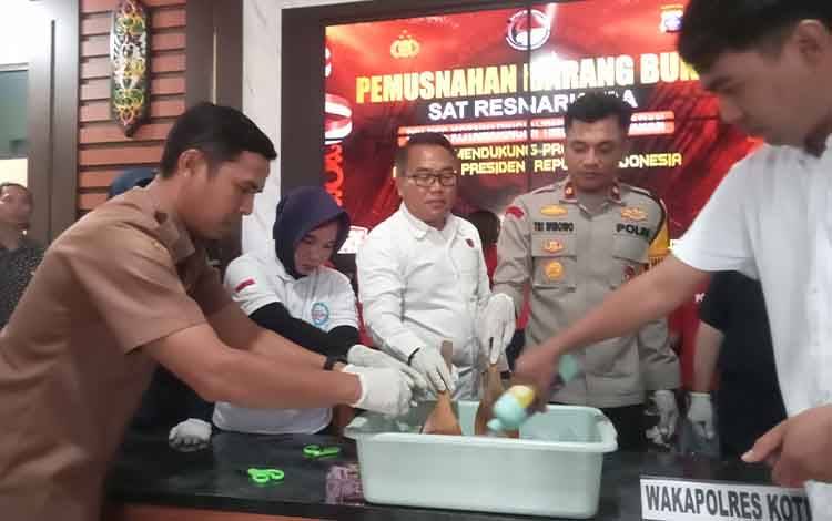Polres Kotim Musnahkan 640,46 Gram Sabu