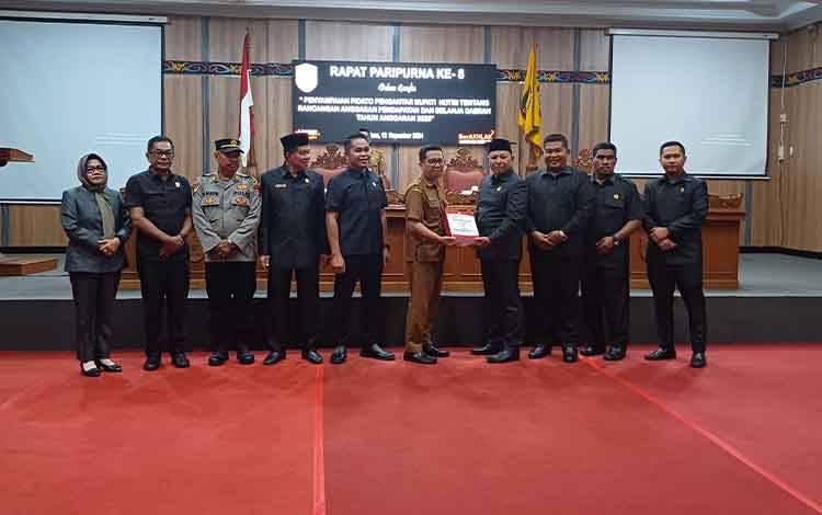 Pemkab Kotim Sampaikan Rancangan APBD 2025, Ini Struktur Anggarannya