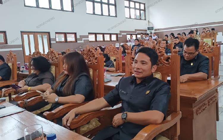 Sejumlah Fraksi DPRD Gunung Mas Desak Pemkab Segera Salurkan Beasiswa Mahasiswa