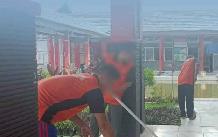 Tanamkan Budaya Bersih, WBP Rutan Kapuas Gotong Royong