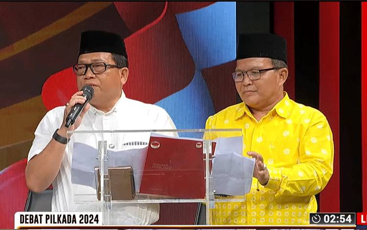 Paslon Erlin Hardi-Alberkat Paparkan Visi Membangun Kapuas Sebagai Penyangga IKN dalam Debat Publik Kedua
