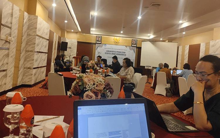Penulis Cerita Anak Dwibahasa Masuk Tahap Mentoring Penulisan