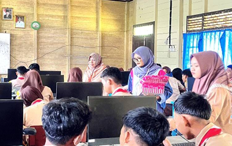 Dosen UPR Edukasi Siswa SMAN 1 Dusun Utara