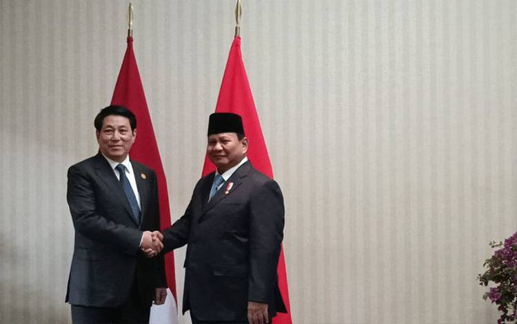 Prabowo Komitmen Ratifikasi ZEE Dalam Pertemuan Bilateral Vietnam
