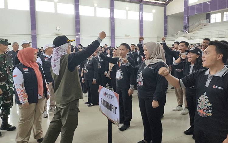 Pj Wali Kota Palangka Raya Harap Apel Siaga Tingkatkan Kesiapsiagaan Pengawas Pemilu