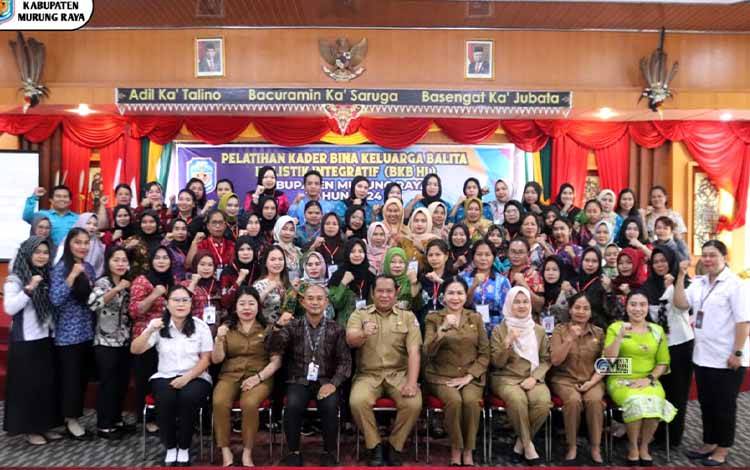 Pelatihan Kader BKB Holistik Integratif Murung Raya Fokus pada Peningkatan Tumbuh Kembang Anak