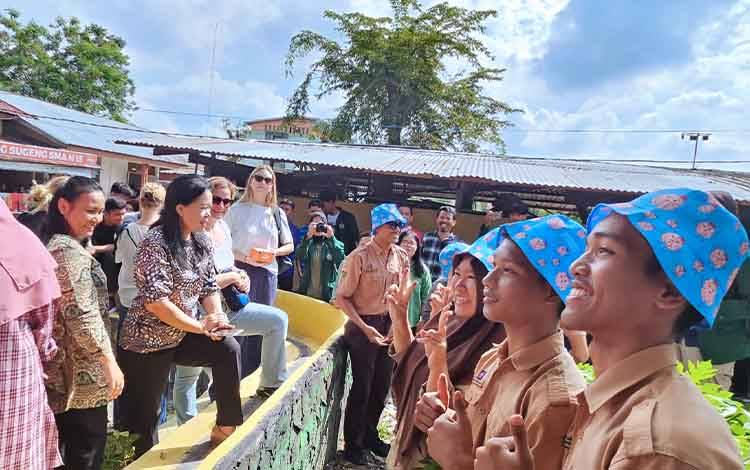 Kreasi dan Penampilan Siswa SMAN 15 Medan untuk Lingkungan