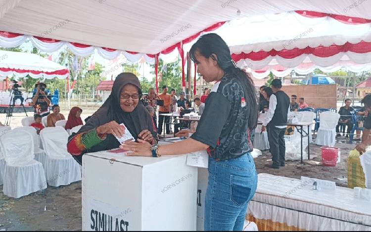 KPU Gunung Mas Gelar Simulasi Pemungutan dan Penghitungan Surat Suara