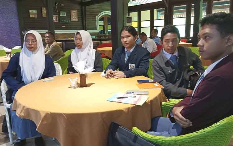 Pj Bupati Kobar Minta Ada Ekstrakulikuler Jurnalistik Tingkat Pelajar