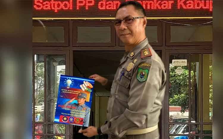 Satpol PP Kapuas Susun Buku Pintar Terkait Linmas