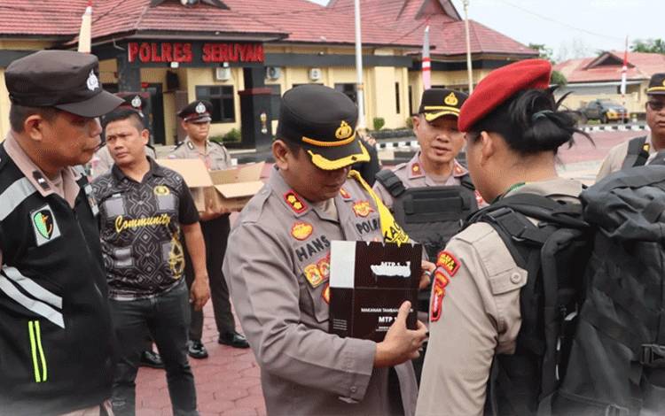Polres Seruyan Gelar Apel Personel dan Sarpras Jelang Pengamanan Pilkada 2024