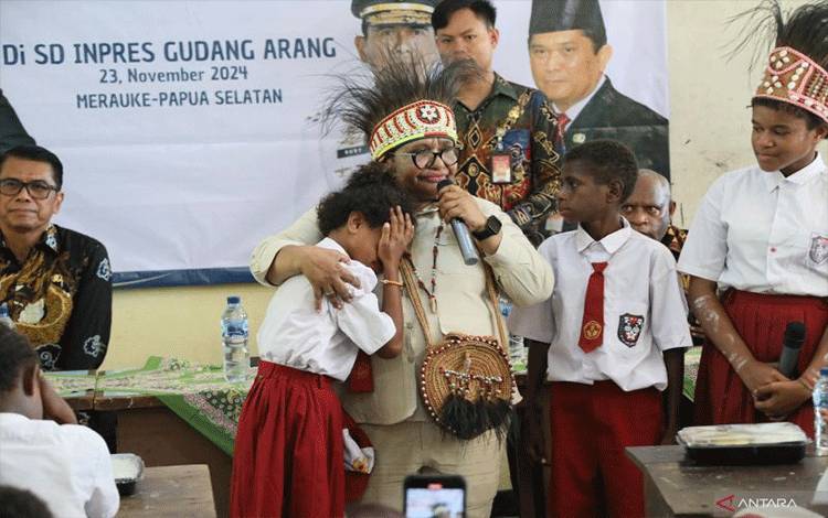Wamendagri: Program Makan Bergizi Gratis Perkuat SDM di Papua