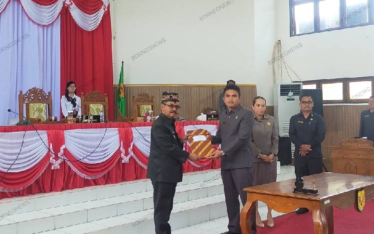DPRD Gunung Mas Tanda Tangan Kesepakatan Bersama dengan Kepala Daerah Tentang Raperda APBD 2025