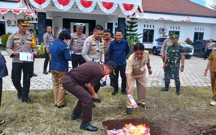KPU Kabupaten Katingan Musnahkan Surat Suara Rusak