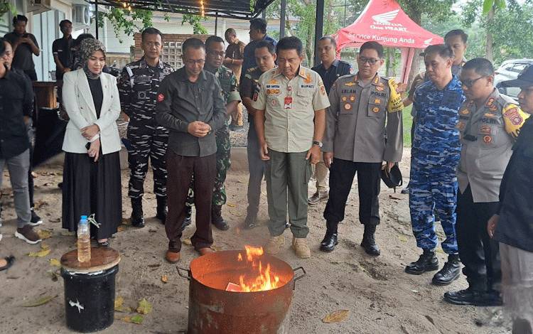 KPU Kobar Musnahkan Sisa Surat Suara Pilkada Serentak 2024