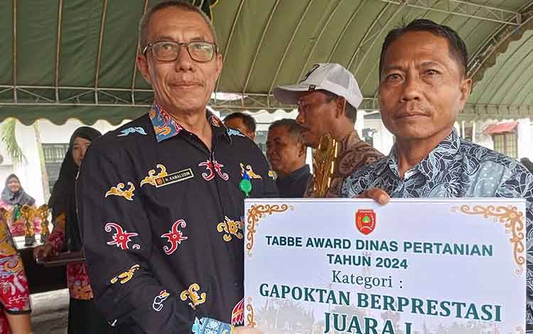 Pj Bupati Kobar Ajak Petani Tingkatkan Perkembangan Pertanian