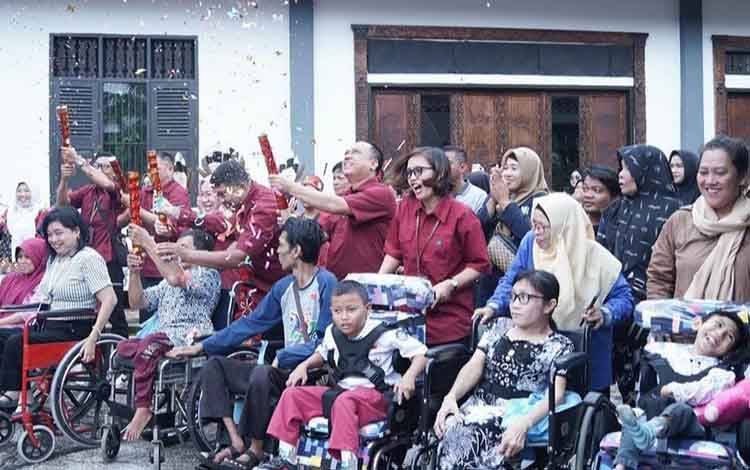 Pemko Palangka Raya Salurkan Hibah untuk Penyandang Disabilitas