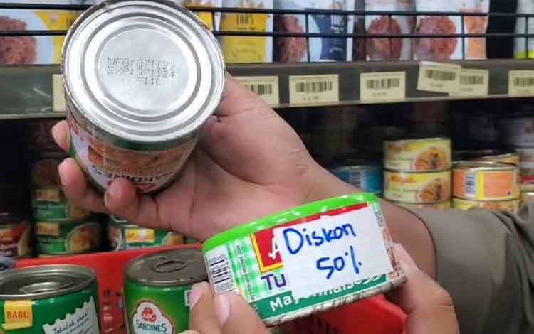 BPOM Temukan Makanan Kedaluwarsa yang Dijual di Swalayan Sampit