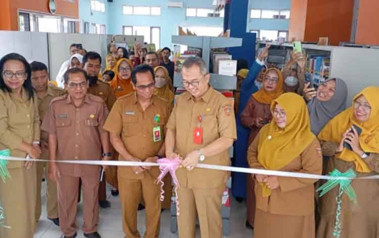 Perkuat Literasi dan Tingkatkan Minat Baca, Dispursip Kobar Luncurkan Buku Baru
