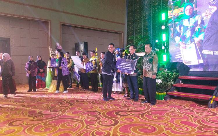 Kepala OJK Kalteng Hadiri Penghargaan Desa Wisata