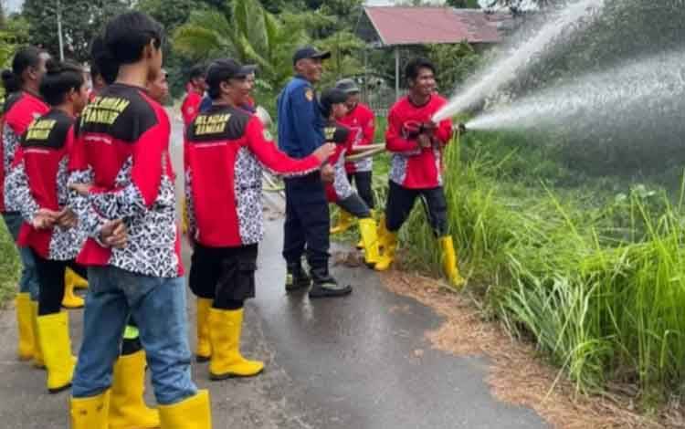 Relawan Damkar Selat Utara Dibekali Pelatihan, Begini Harapan Camat