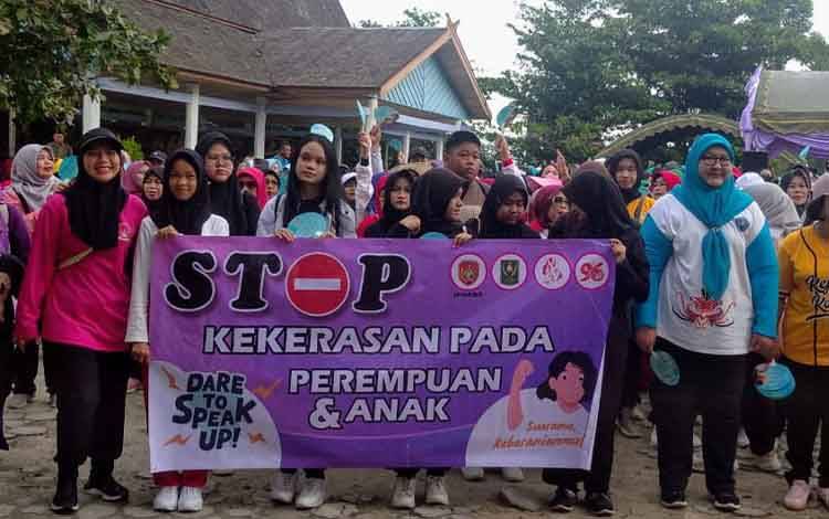 GOW Kobar Gelar Jalan Sehat Peringati Hari Ibu