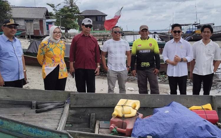 Anggota DPRD Kalteng Dapil III Tinjau Abrasi di Kobar