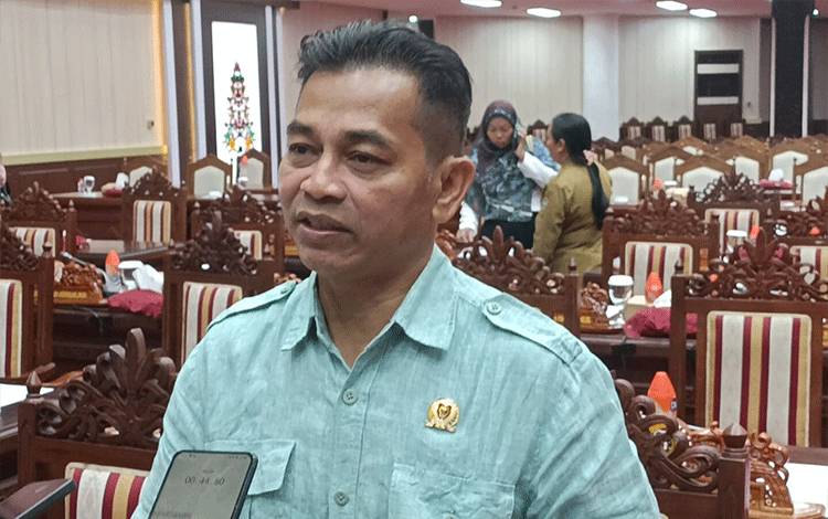 Jalan Rusak Hambat Akses Warga Murung Raya