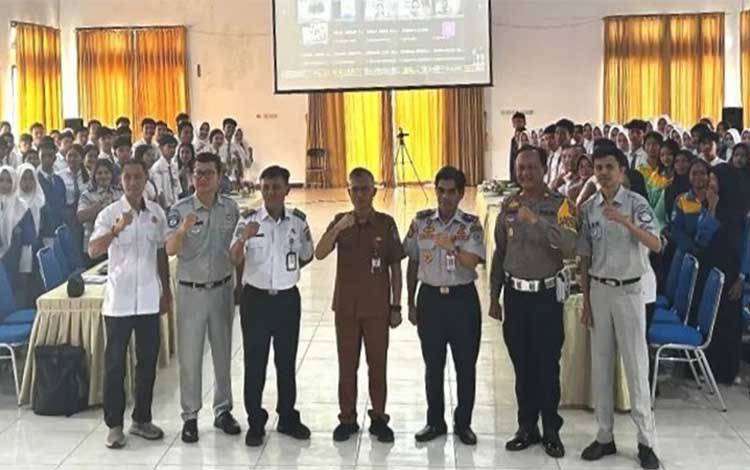 Webinar dan Sosialisasi Keselamatan Berlalu Lintas