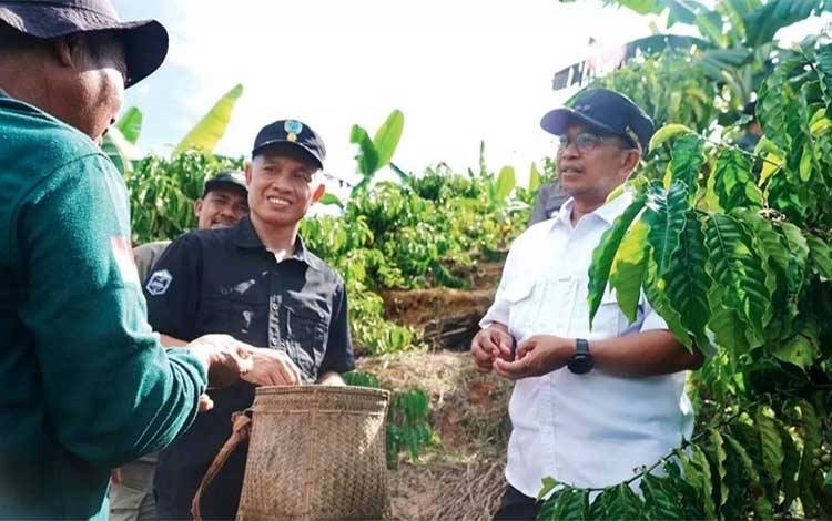 Pj Bupati Lamandau Apresiasi Keberhasilan Petani Kembangkan Kedelai
