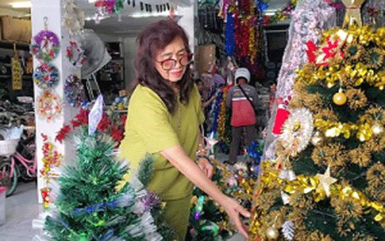 Toko Pernak-Pernik Natal di Sampit Mulai Diburu Warga