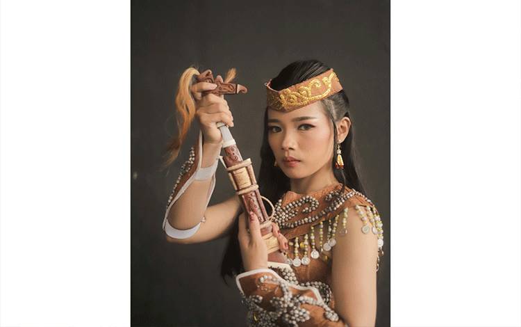 Dosen UPR Lakukan Penelitian untuk Revitalisasi Warisan Budaya Dayak Ngaju melalui Mandau Bermotif Djata