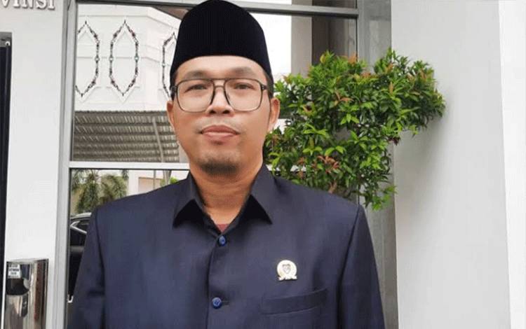 Wakil Ketua Komisi III DPRD Kalteng Ajak Masyarakat Manfaatkan Pekarangan Kosong dengan Hidroponik