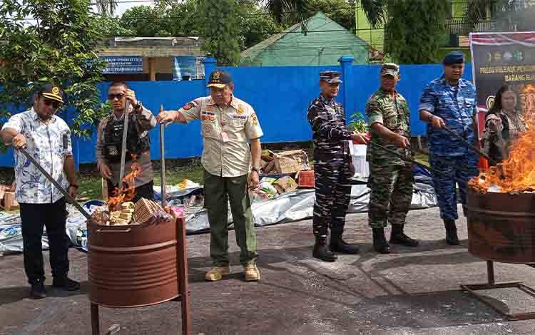 Polres Kobar Musnahkan Barang Bukti Hasil Sitaan Jelang Nataru 2024